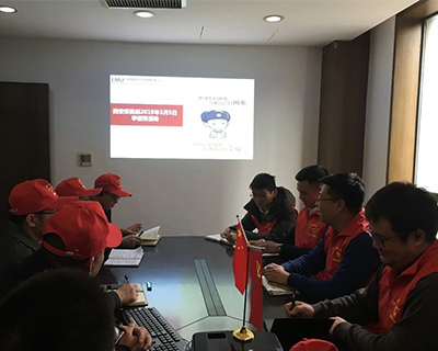 与雷锋同行 让青春绽放