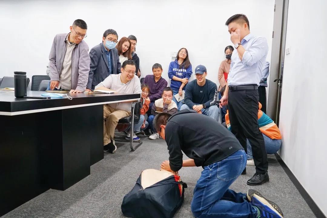 中机联合开展紧急救护和职业健康防护知识讲座