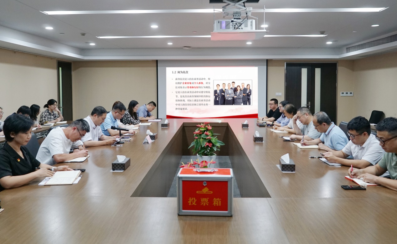 中机联合举办“学礼仪·迎亚运”专题培训