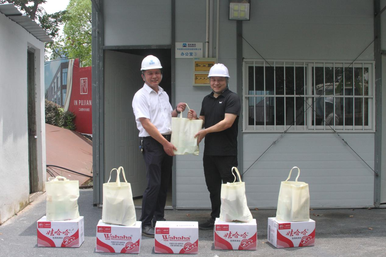 礼赞劳动 “汗”卫项目 | 中机联合开展送清凉礼敬一线劳动者活动