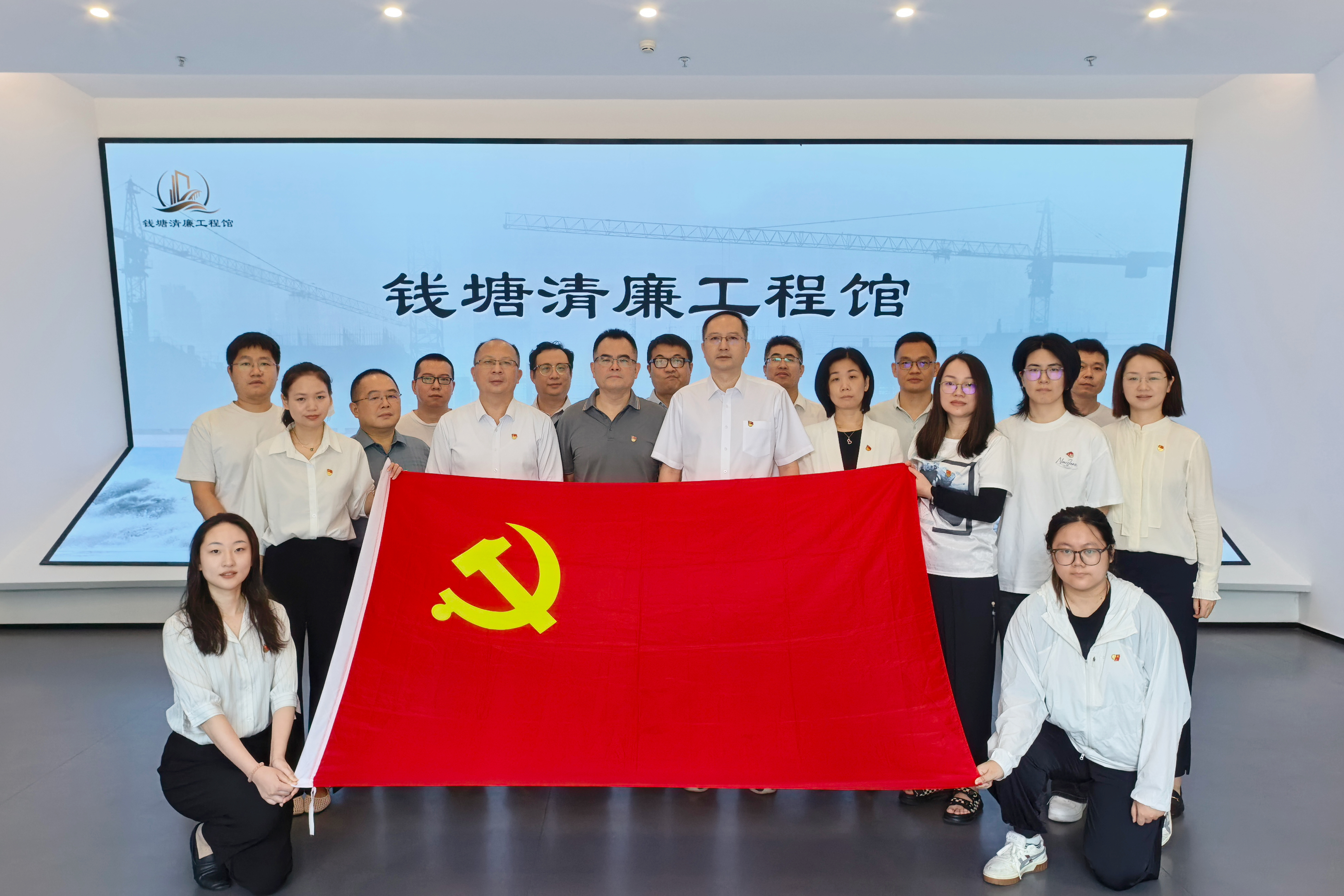 中机联合开展警示教育活动暨深入贯彻中央八项规定精神专题党课